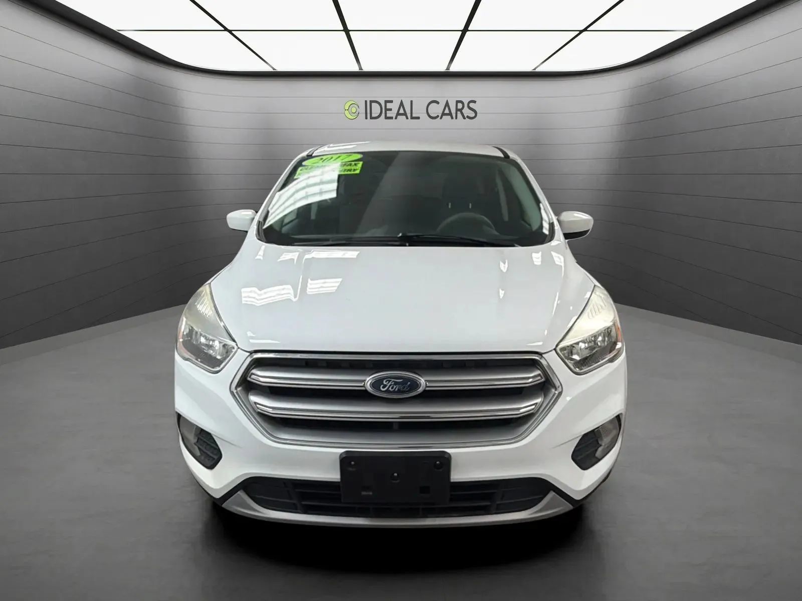 Used 2017 Ford Escape SE FWD image 2