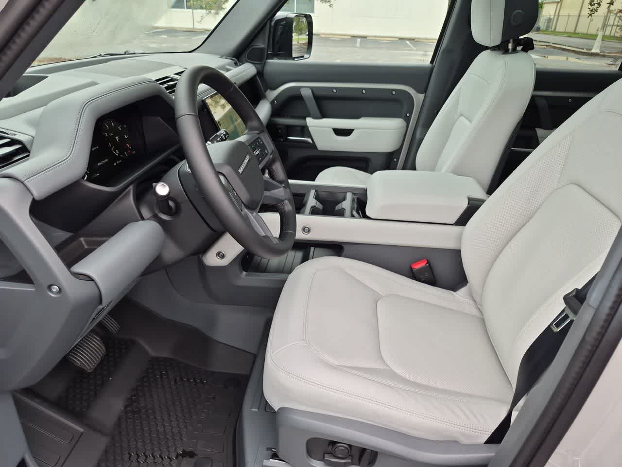 New 2026 Land Rover Defender 110 X-Dynamic SE AWD/4WD image 17