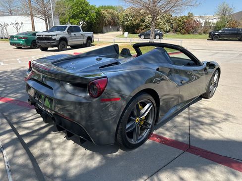 Used 2018 Ferrari 488 Spider image 4