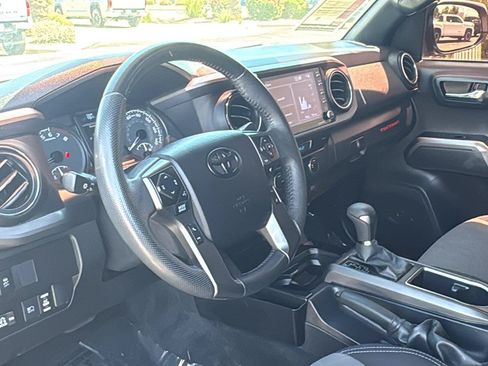 Used 2022 Toyota Tacoma TRD Off-Road AWD/4WD image 25