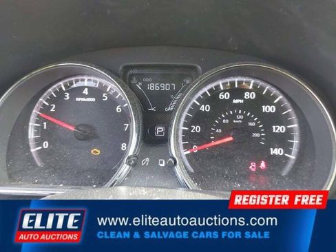 Used 2017 Nissan Versa SV image 14