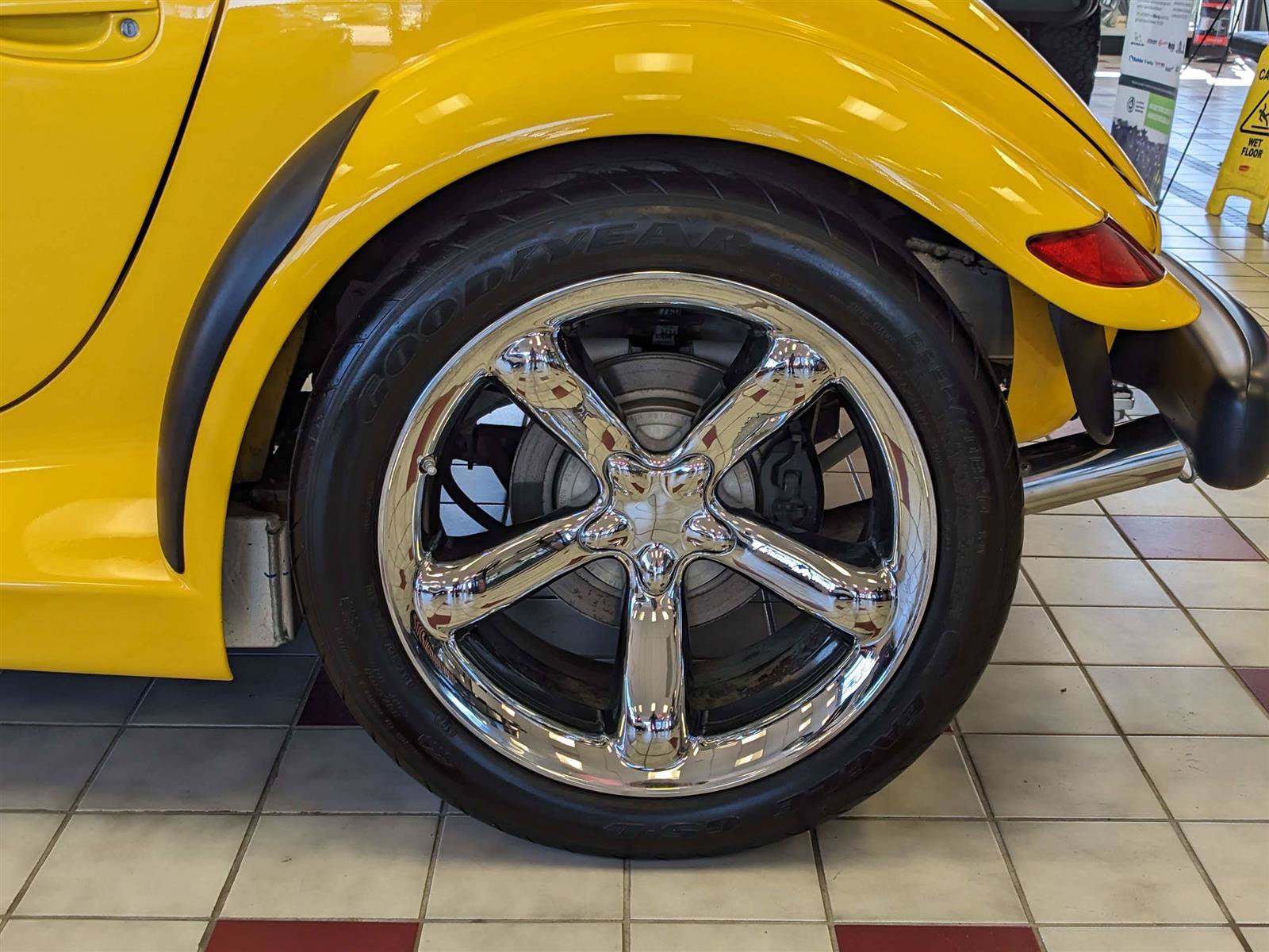 Used 2002 Chrysler Prowler RWD image 9