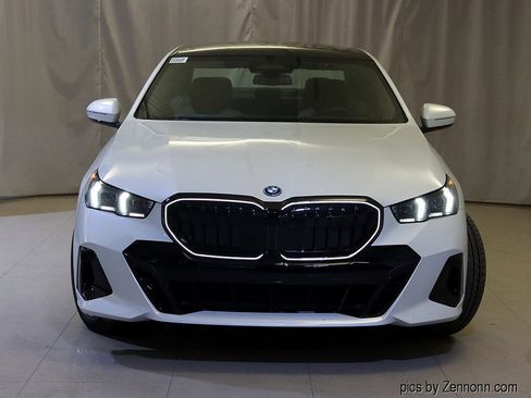 Used 2026 BMW 550e xDrive w/ Executive Package AWD/4WD image 3