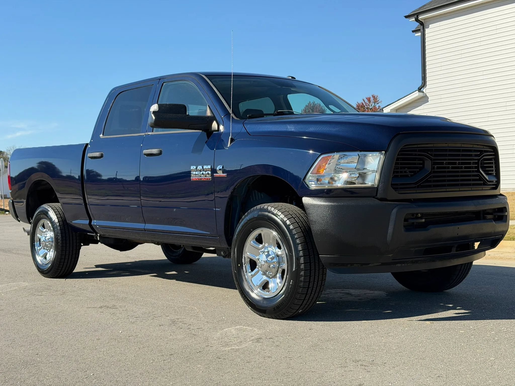 Used 2018 RAM 2500 Tradesman w/ Chrome Appearance Group AWD/4WD image 3