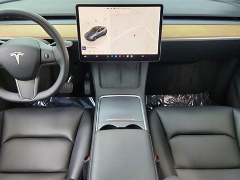 Used 2025 Tesla Model Y Long Range image 18