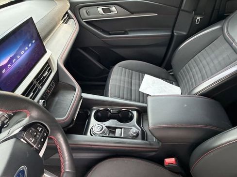 Used 2025 Ford Explorer ST-Line w/ ST-Line Street Pack image 23