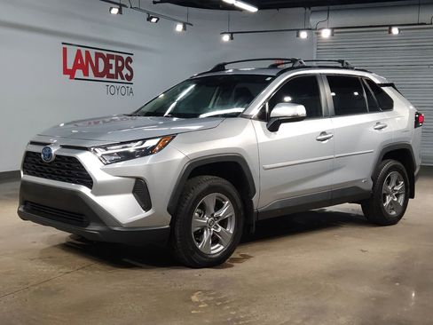Used 2022 Toyota RAV4 XLE w/ Convenience Package image 3