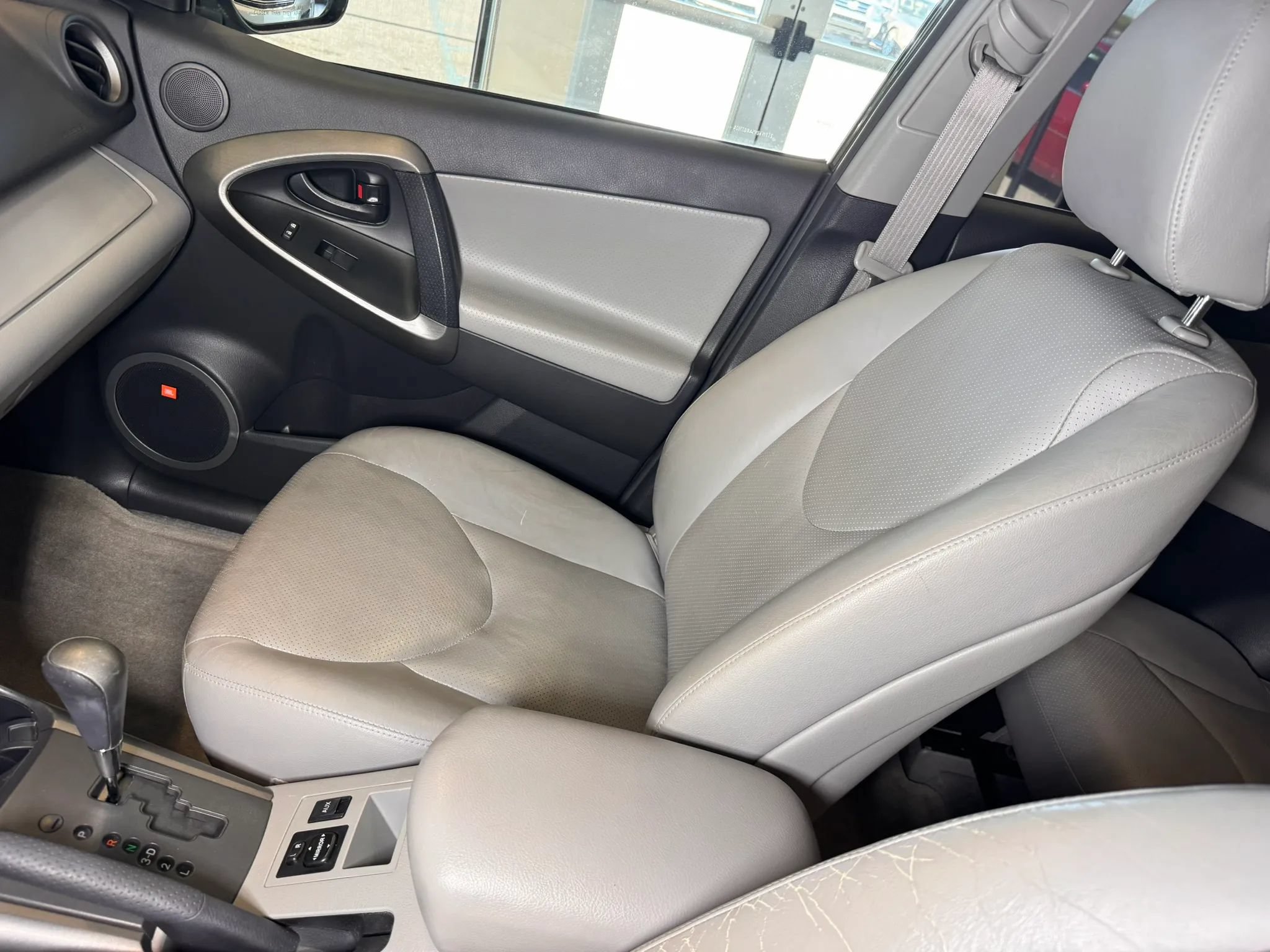 Used 2010 Toyota RAV4 Limited FWD image 33