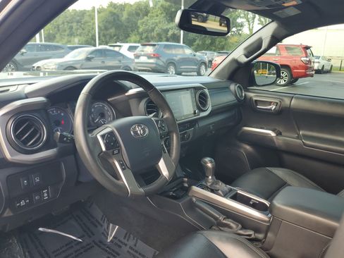 Used 2020 Toyota Tacoma Limited AWD/4WD image 17