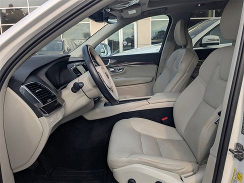 Used 2018 Volvo XC90 T6 Momentum w/ Convenience Package image 2