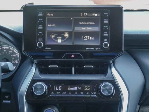 Used 2021 Toyota Venza LE image 11