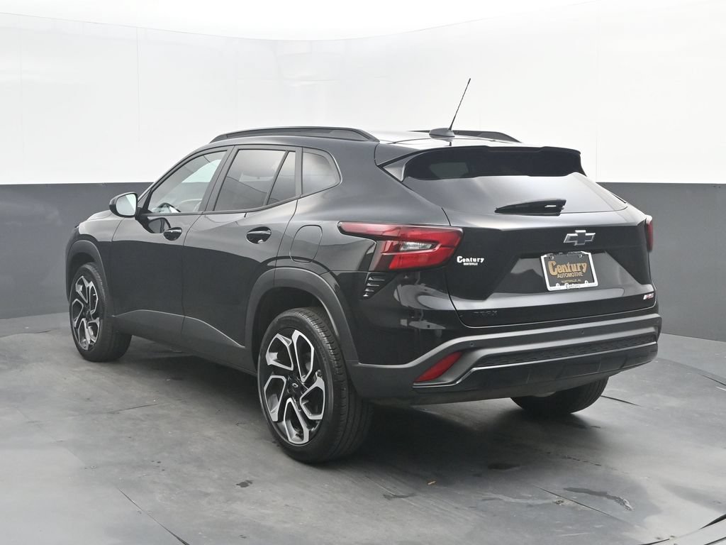 Used 2025 Chevrolet Trax RS w/ Driver Confidence Package FWD image 3