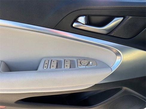 Used 2024 Genesis G70 2.5T image 22