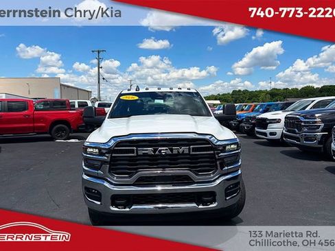 Used 2026 RAM 2500 Tradesman w/ Chrome Appearance Group AWD/4WD image 2