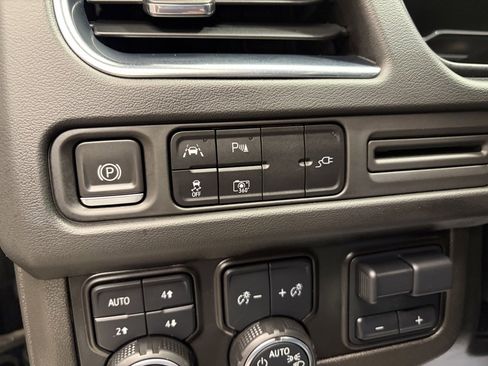 Used 2022 Chevrolet Suburban RST w/ Sport Performance Package image 21