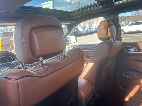 Used 2017 Jeep Grand Cherokee Summit w/ Platinum Series Group image 14