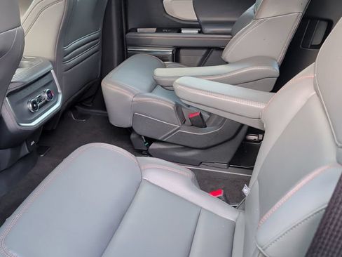 Used 2025 Ford Expedition Active AWD/4WD image 10