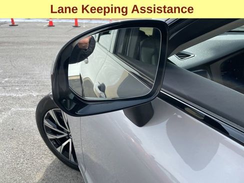 Used 2025 Volvo XC60 B5 Plus image 8