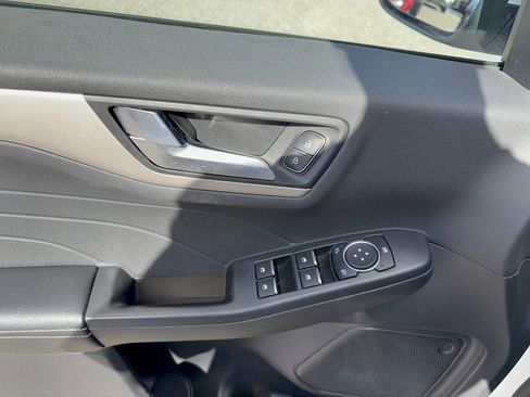 Certified 2022 Ford Escape SEL image 9