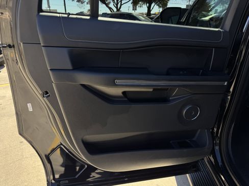 Used 2024 Ford Expedition Max XLT image 16