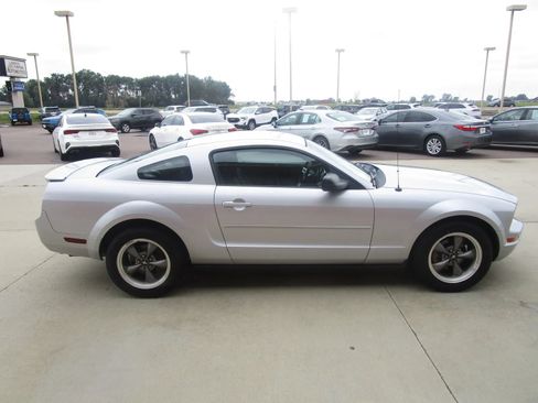 Used 2007 Ford Mustang Coupe RWD image 8