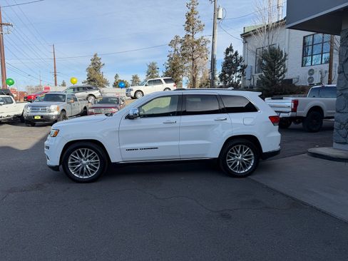 Used 2018 Jeep Grand Cherokee Summit image 3
