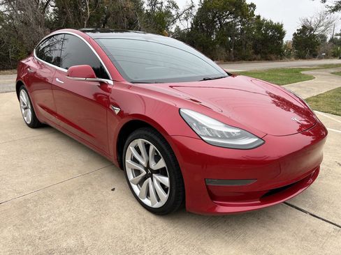Used 2020 Tesla Model 3 Standard Range Plus image 1