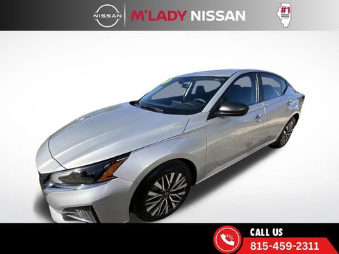 Used 2024 Nissan Altima 2.5 SV image 2