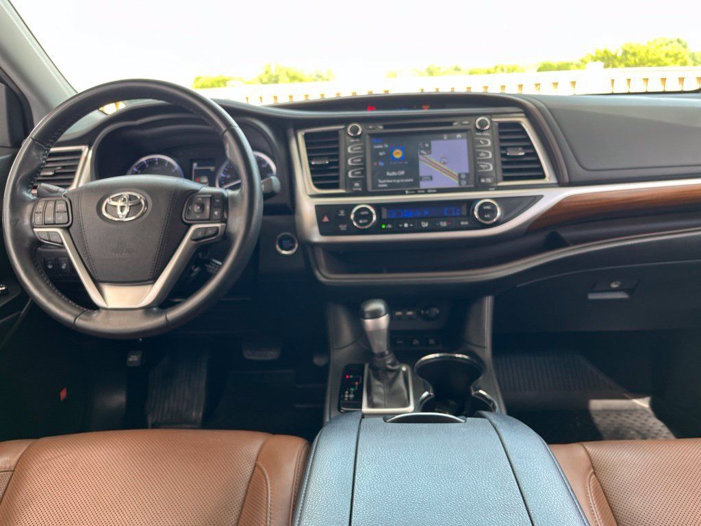 Used 2019 Toyota Highlander Limited Platinum AWD/4WD image 19