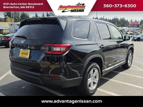 Used 2023 Honda Pilot LX image 5