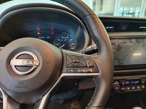 Used 2023 Nissan Kicks SR w/ SR Premium Package FWD image 9