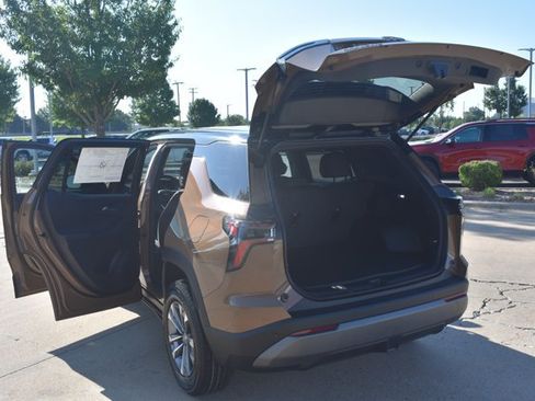 New 2027 Chevrolet Equinox LT FWD image 15