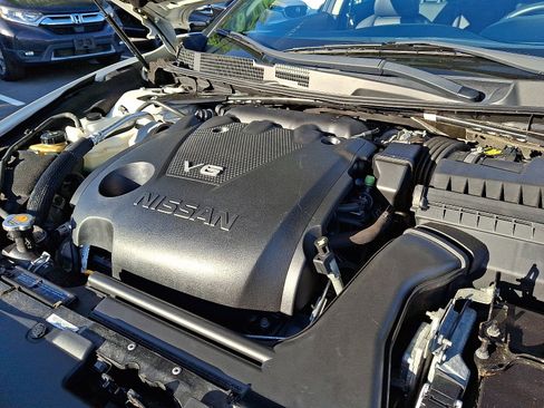 Used 2017 Nissan Maxima SR w/ Midnight Edition image 29