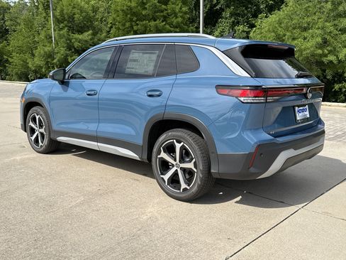 Used 2025 Volkswagen Tiguan SE image 3