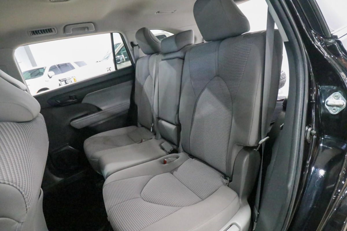 Used 2022 Toyota Highlander LE FWD image 14