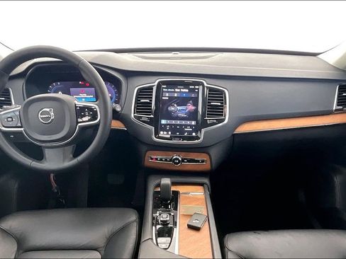 Used 2023 Volvo XC90 B6 Plus image 21