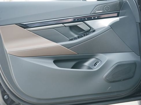 New 2026 BMW i5 eDrive40 w/ M Sport Package image 9