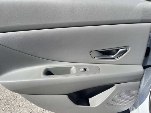 New 2025 Hyundai Elantra SEL image 18