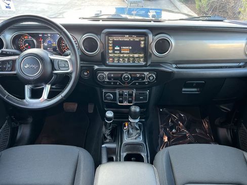 Used 2022 Jeep Wrangler Unlimited Sahara image 4