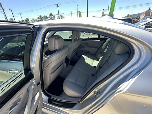 Used 2011 BMW 550i xDrive Sedan AWD/4WD image 51