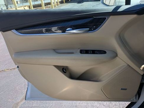 Used 2019 Cadillac XT5 AWD image 11