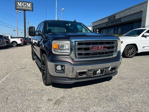 Used 2015 GMC Sierra 1500 SLT w/ Driver Alert Package image 3