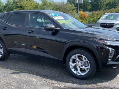 Certified 2024 Chevrolet Trax LS w/ LS Convenience Package FWD image 2