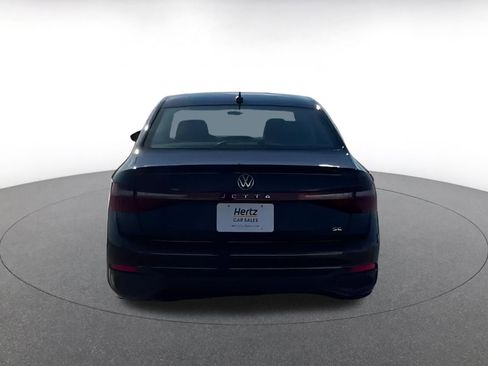 Used 2025 Volkswagen Jetta SE image 11