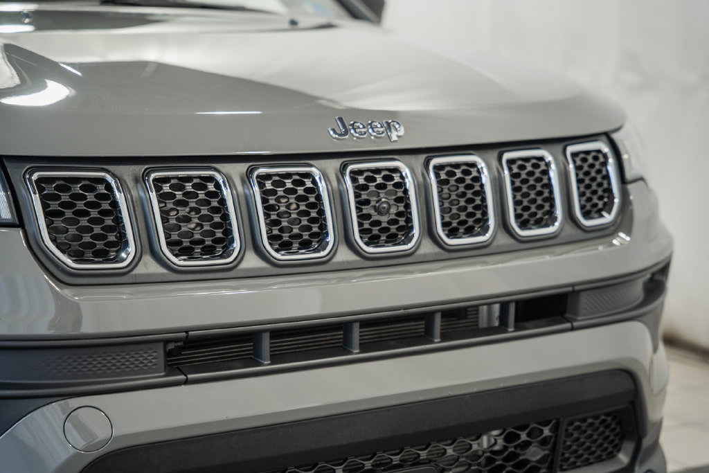 Certified 2023 Jeep Compass Latitude AWD/4WD image 12