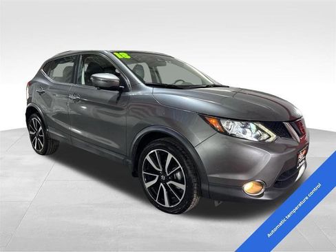 Used 2018 Nissan Rogue Sport SL w/ SL Premium Package image 3