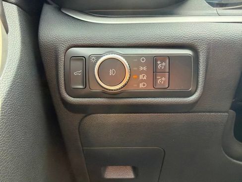 Used 2022 Ford Explorer XLT w/ Equipment Group 202A AWD/4WD image 24