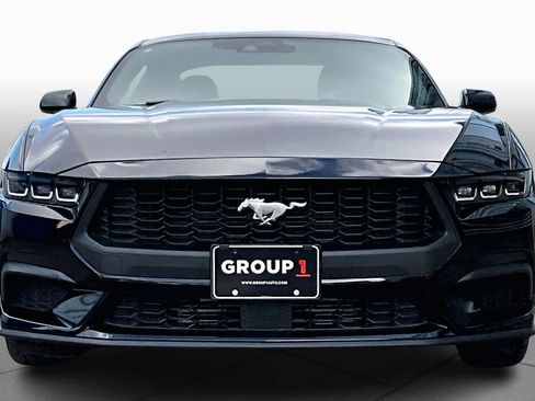 Used 2025 Ford Mustang Coupe image 3