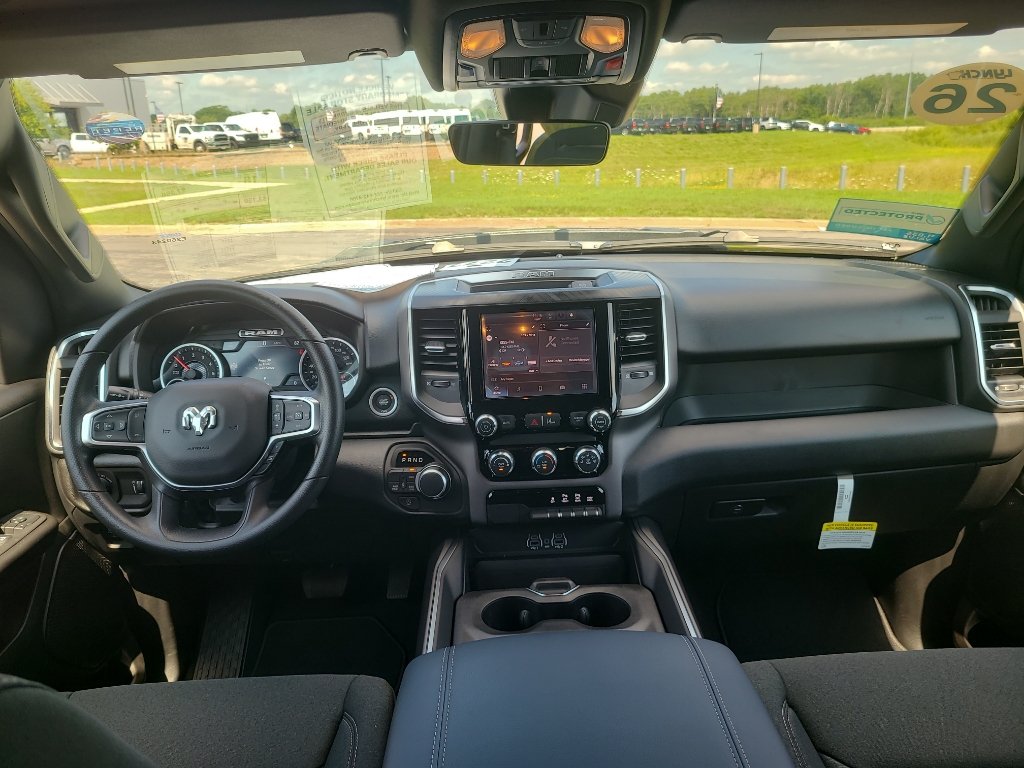 New 2026 RAM 1500 Express AWD/4WD image 19
