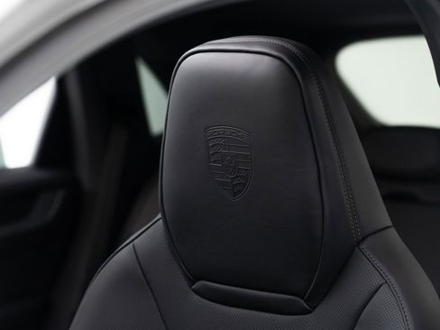 New 2025 Porsche Cayenne image 19